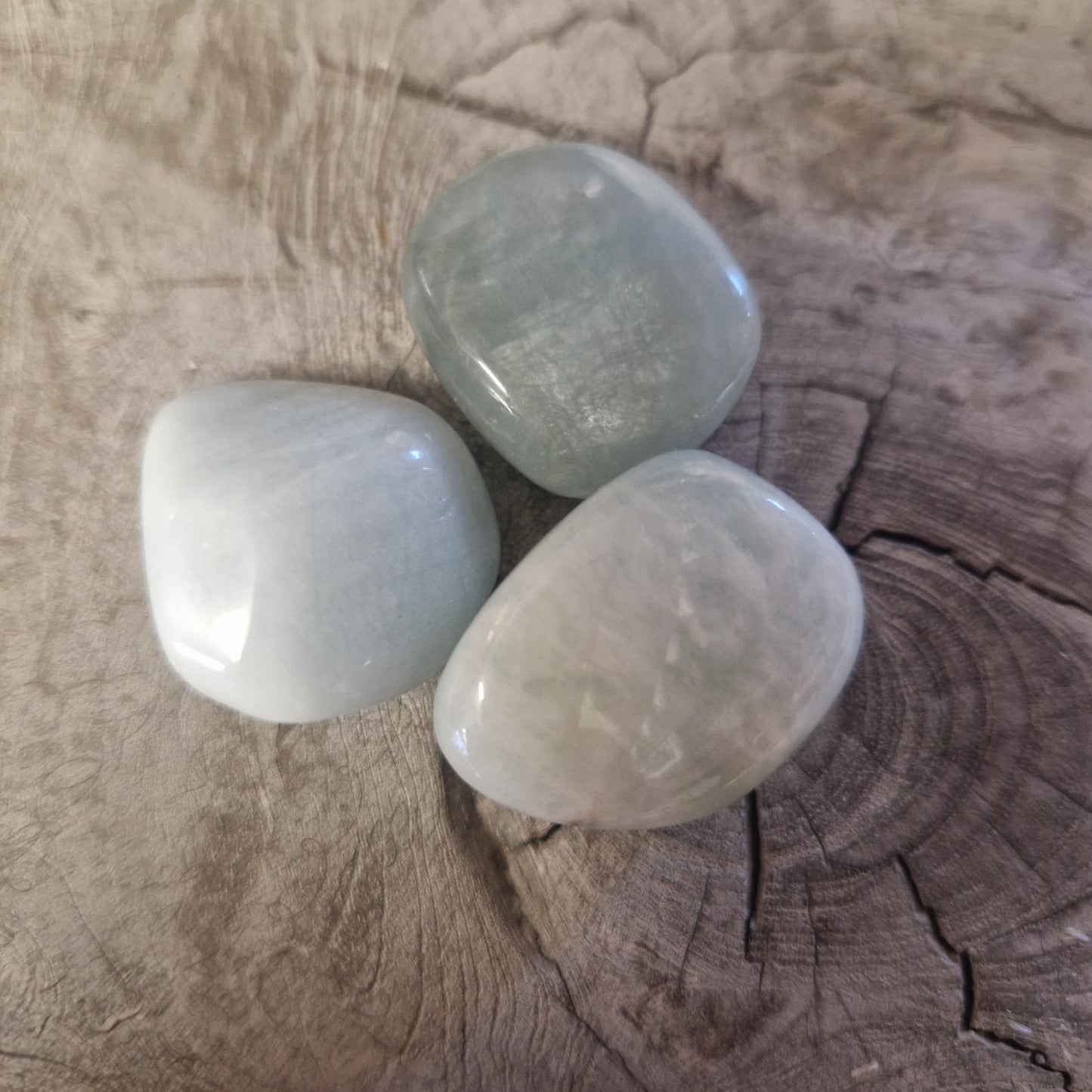 Aquamarine tumble stone