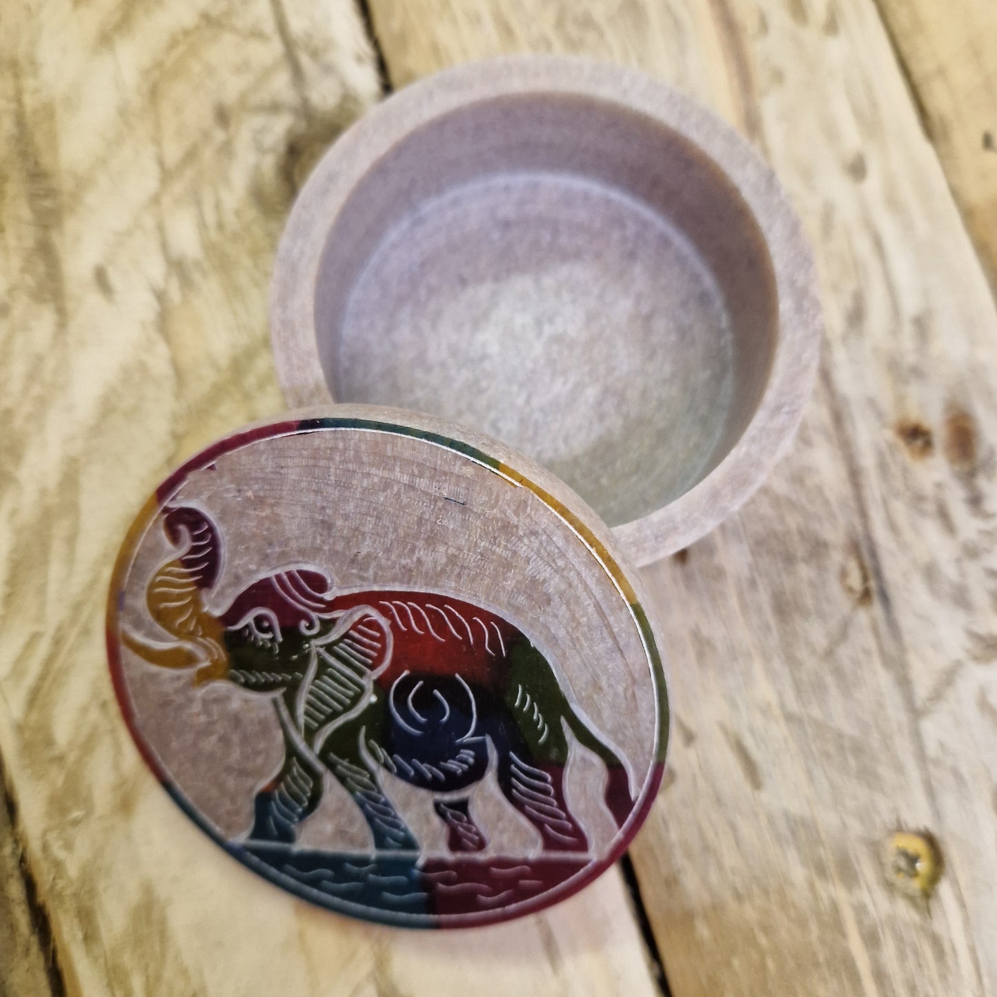 Elephant Round soapstone box with lid